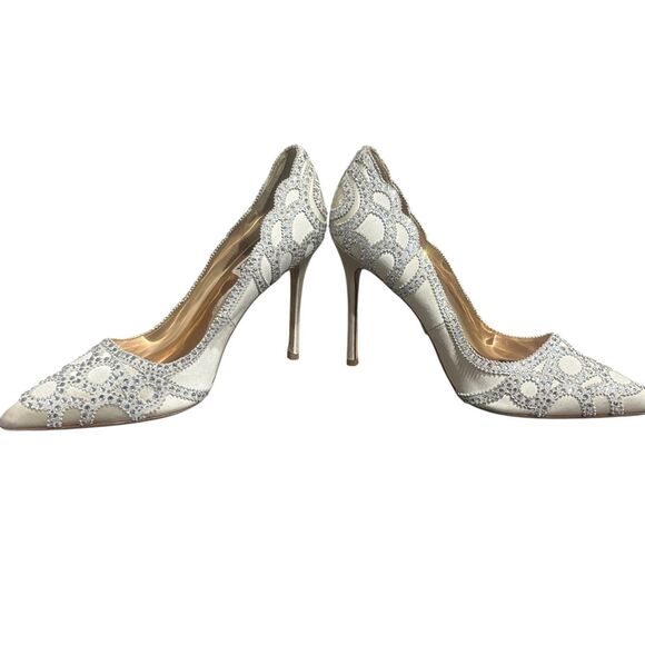 Badgley‎ Mischka Rouge Embellished Dress Pumps Heels in Ivory Satin Pointed Toe - Picture 4 of 11